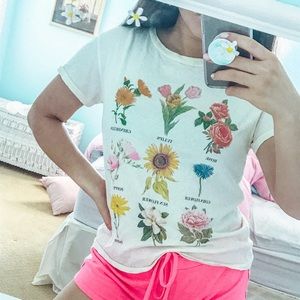 FLOWER/FLORAL GRAPHIC TEE